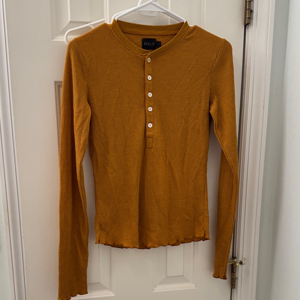 Wsly waffle knit long sleeve Henley top. M